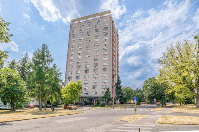 Eladó téglalakás, Miskolcon 24.5 M Ft, 3 szobás