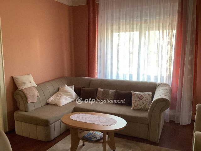 Eladó családi ház, Mezőtúron 64.9 M Ft, 5+2 szobás