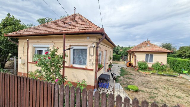 Eladó családi ház, Pilisen 44.5 M Ft, 2 szobás