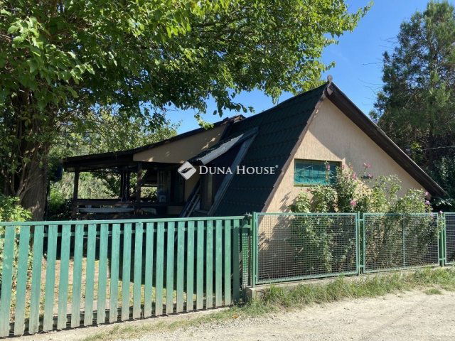 Eladó családi ház, Dunakeszin 23.5 M Ft, 1 szobás