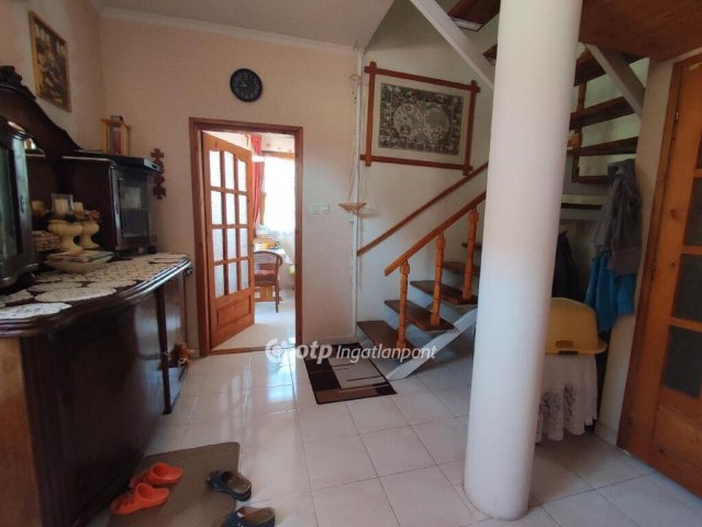 Eladó családi ház, Szegeden 112 M Ft, 3 szobás