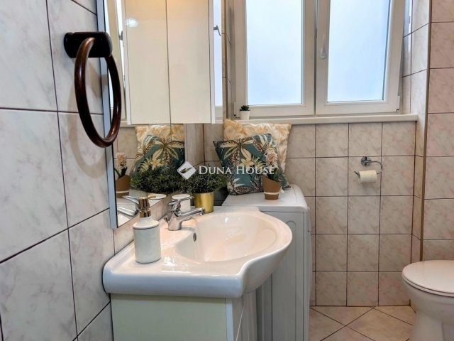 Eladó téglalakás, Budapesten, V. kerületben 84 M Ft, 2 szobás