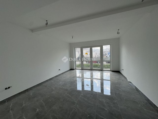 Kiadó üzlethelyiség, Téten, Fő utcában 120 E Ft / hó