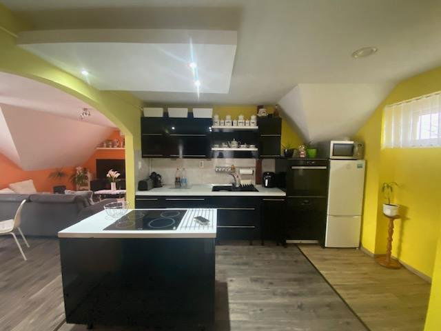 Eladó családi ház, Tatabányán 89.99 M Ft, 4+1 szobás