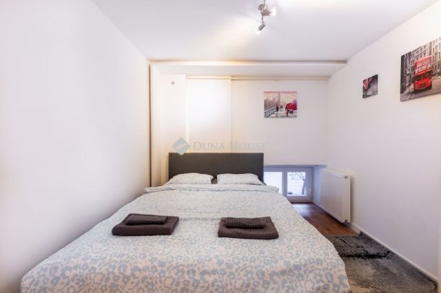 Eladó téglalakás, Budapesten, VI. kerületben 79 M Ft, 2 szobás