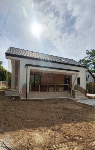 Eladó ikerház, Gödöllőn 150 M Ft, 5 szobás
