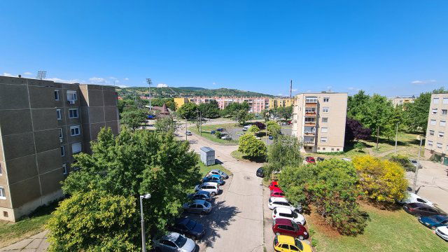 Eladó panellakás, Dorogon 41.9 M Ft, 2+1 szobás