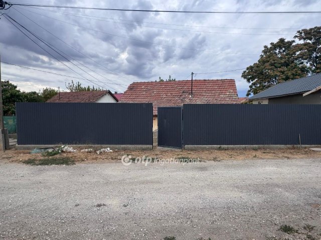 Eladó családi ház, Tiszafüreden 4.5 M Ft, 1 szobás
