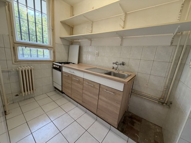 Kiadó panellakás, albérlet, Debrecenben 200 E Ft / hó, 3 szobás