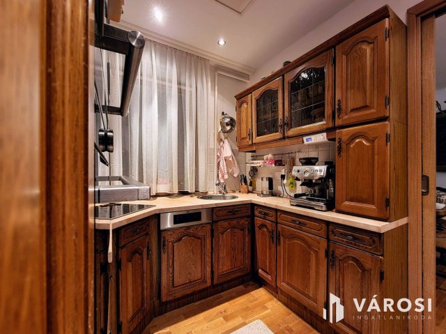 Eladó családi ház, Győrött 219.99 M Ft, 7+2 szobás