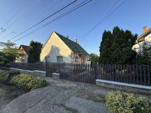 Eladó nyaraló, Balatonföldváron 79.9 M Ft, 4 szobás