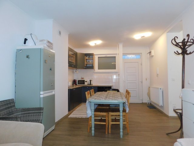 Eladó panellakás, Keszthelyen 59.8 M Ft, 3 szobás