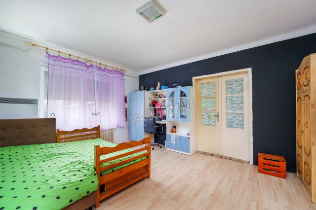 Eladó családi ház, Sárisápon 56.9 M Ft, 3 szobás