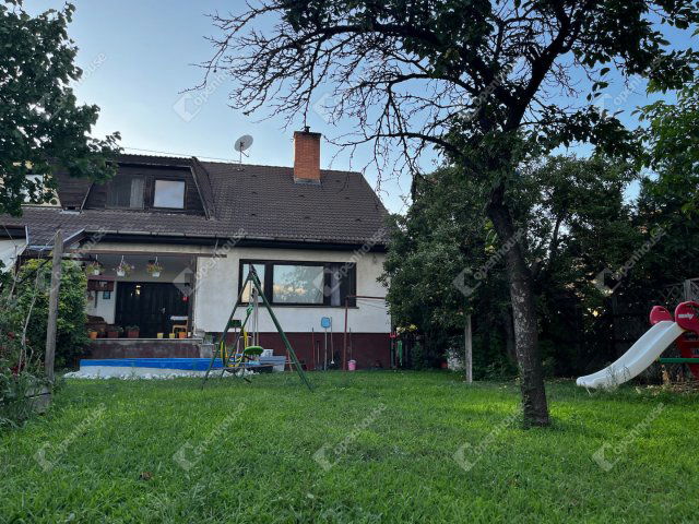 Eladó ikerház, Szigetszentmiklóson 83.9 M Ft, 5 szobás