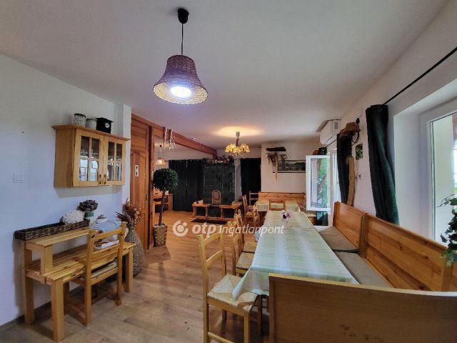 Eladó téglalakás, Hévízen 99 M Ft, 6 szobás