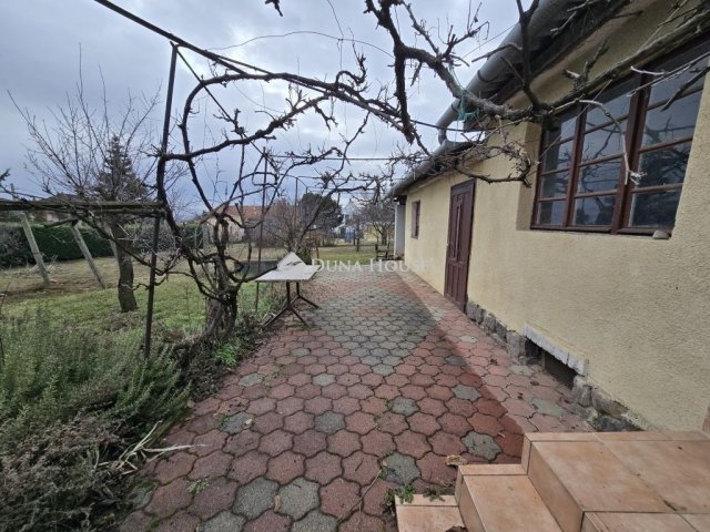 Eladó családi ház, Pécsett 76.9 M Ft, 4 szobás