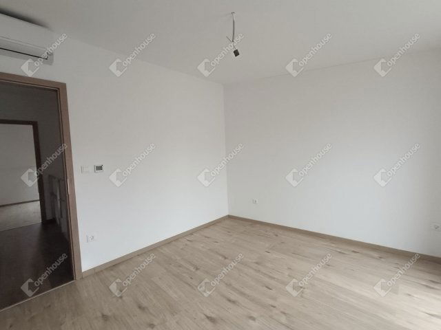 Eladó téglalakás, Sopronban 110 M Ft, 5 szobás