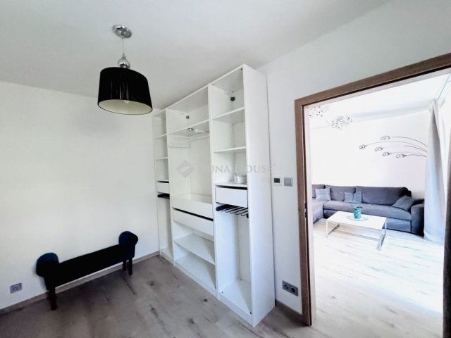 Eladó téglalakás, Pécsett 74.99 M Ft, 3 szobás