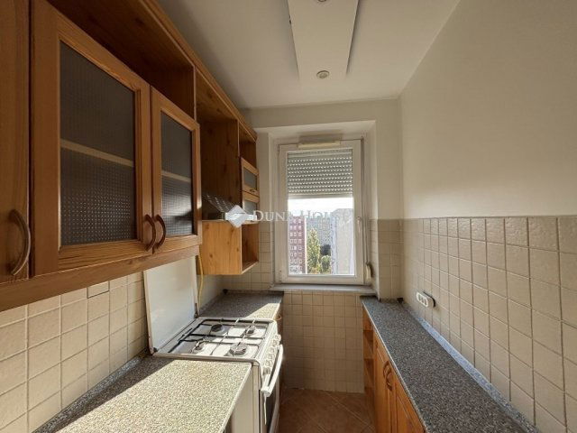 Eladó panellakás, Budapesten, III. kerületben 71.9 M Ft