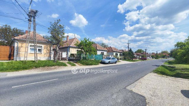 Eladó családi ház, Devecseren 20.9 M Ft, 2 szobás