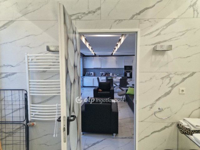 Eladó családi ház, Nyíregyházán 270 M Ft, 6 szobás