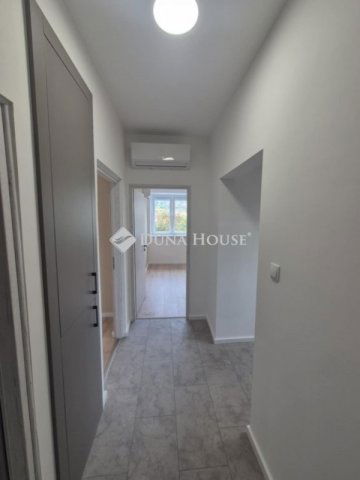 Eladó téglalakás, Pécsett 57.9 M Ft, 2+1 szobás