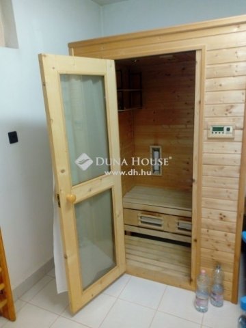 Eladó sorház, Pécsett 119.9 M Ft, 5 szobás