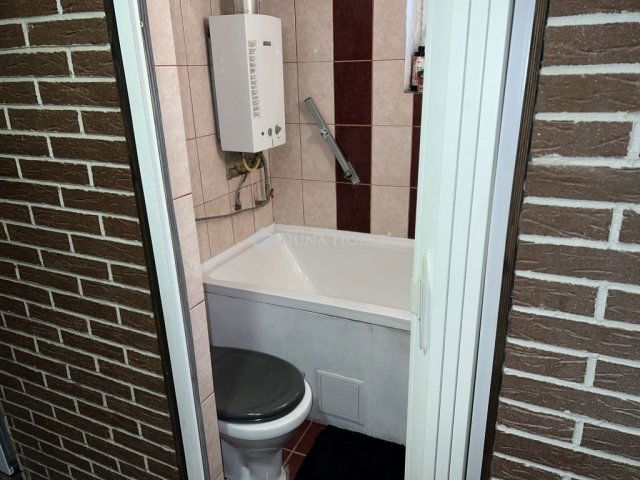 Eladó családi ház, Szegeden 39.9 M Ft, 1 szobás