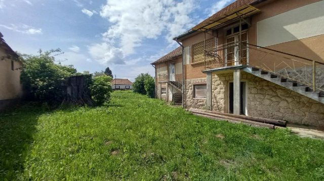 Eladó családi ház, Cereden 12 M Ft, 4 szobás