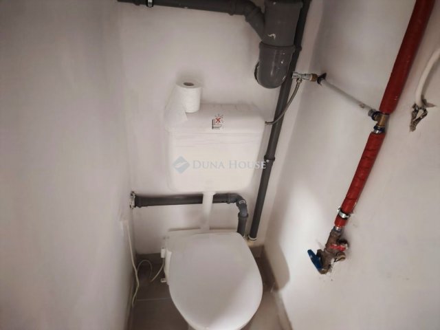 Eladó nyaraló, Csókakőn, Hegyalja utcában 55.9 M Ft, 1 szobás