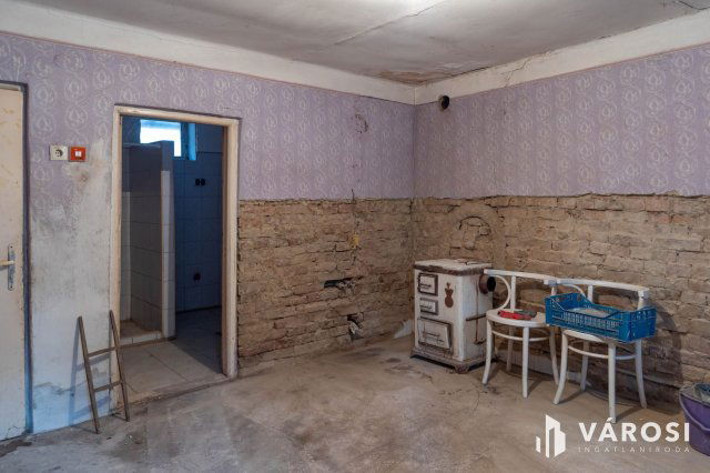 Eladó családi ház, Békéscsabán 12 M Ft, 3 szobás