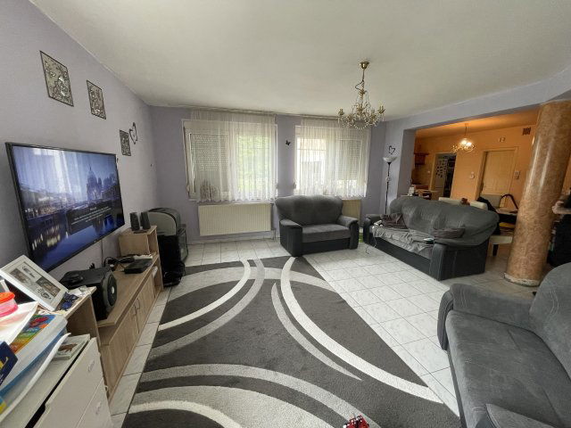 Eladó családi ház, Székesfehérvárott 145 M Ft, 6 szobás