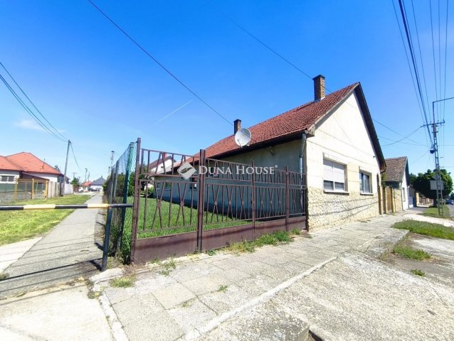 Eladó családi ház, Dombóváron 48 M Ft, 4 szobás