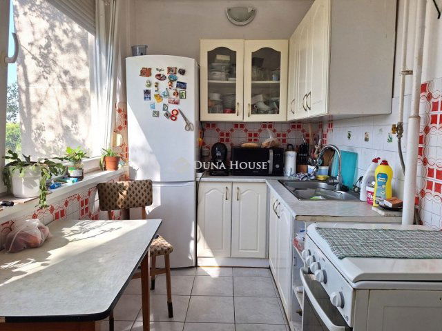 Eladó panellakás, Kecskeméten 43 M Ft, 3 szobás