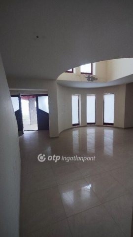Eladó családi ház, Hajmáskéren 79.9 M Ft, 4+1 szobás