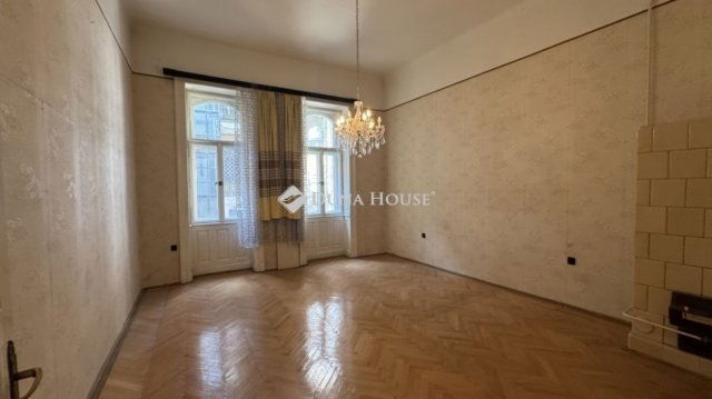 Eladó téglalakás, Budapesten, VI. kerületben 75.9 M Ft, 2 szobás