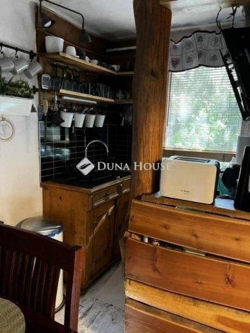 Eladó családi ház, Dunakeszin 179.9 M Ft, 6 szobás