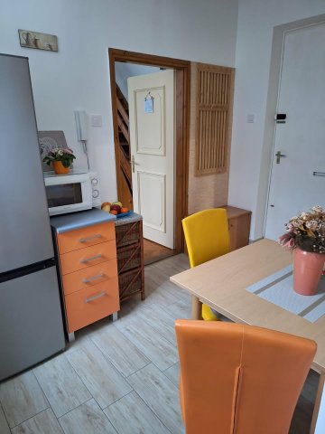 Kiadó téglalakás, albérlet, Pécsett 149 E Ft / hó, 1 szobás