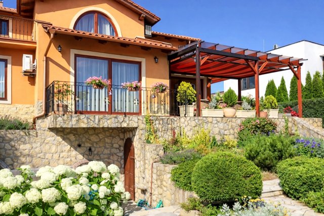 Eladó családi ház, Nagykovácsiban 292 M Ft, 7 szobás