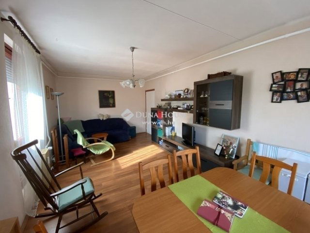 Eladó panellakás, Pécsett 36.9 M Ft, 2 szobás