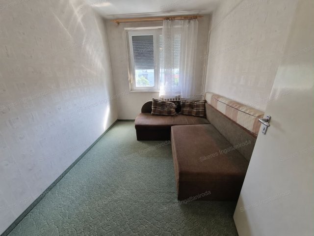 Eladó panellakás, Tatabányán 49.9 M Ft, 2+1 szobás