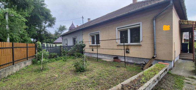 Eladó ikerház, Debrecenben 49.5 M Ft, 3 szobás