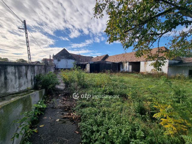 Eladó családi ház, Egyházaskeszőn 20.9 M Ft, 4+2 szobás