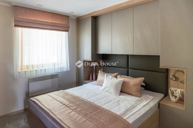 Eladó családi ház, Kecskeméten 400 M Ft, 10 szobás