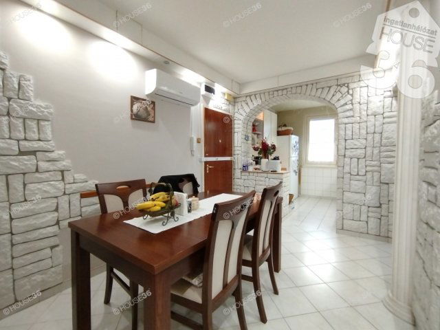 Eladó panellakás, Kecskeméten 49.9 M Ft, 3 szobás