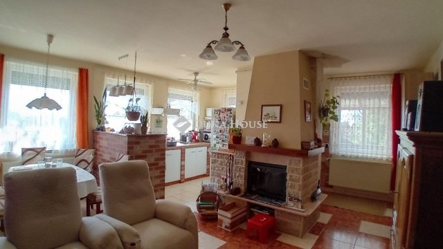 Eladó családi ház, Tárnokon, Kertbarátok utcában 79.5 M Ft