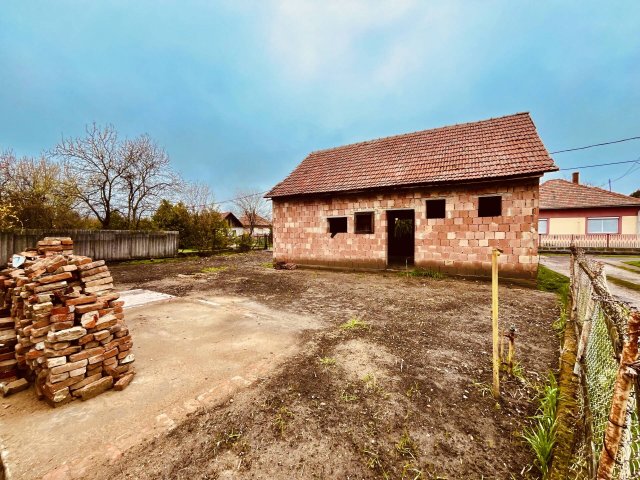 Eladó családi ház, Jászladányon 4.9 M Ft, 2+2 szobás