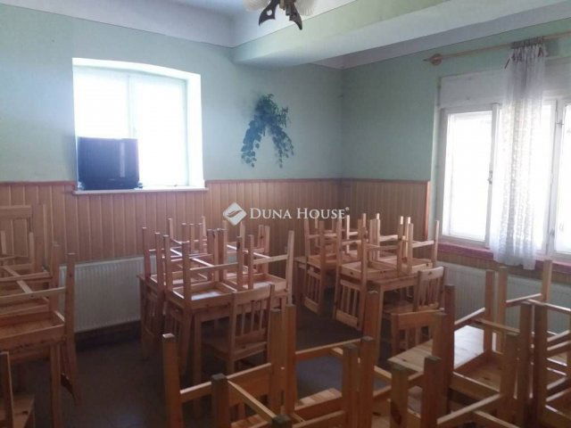 Eladó családi ház, Parádon 47 M Ft, 8+5 szobás