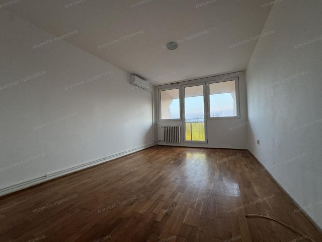 Eladó panellakás, Gyulán 33.75 M Ft, 2 szobás