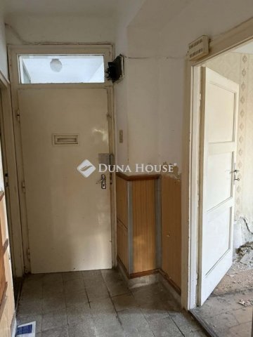 Eladó téglalakás, Táton 26.9 M Ft, 2 szobás